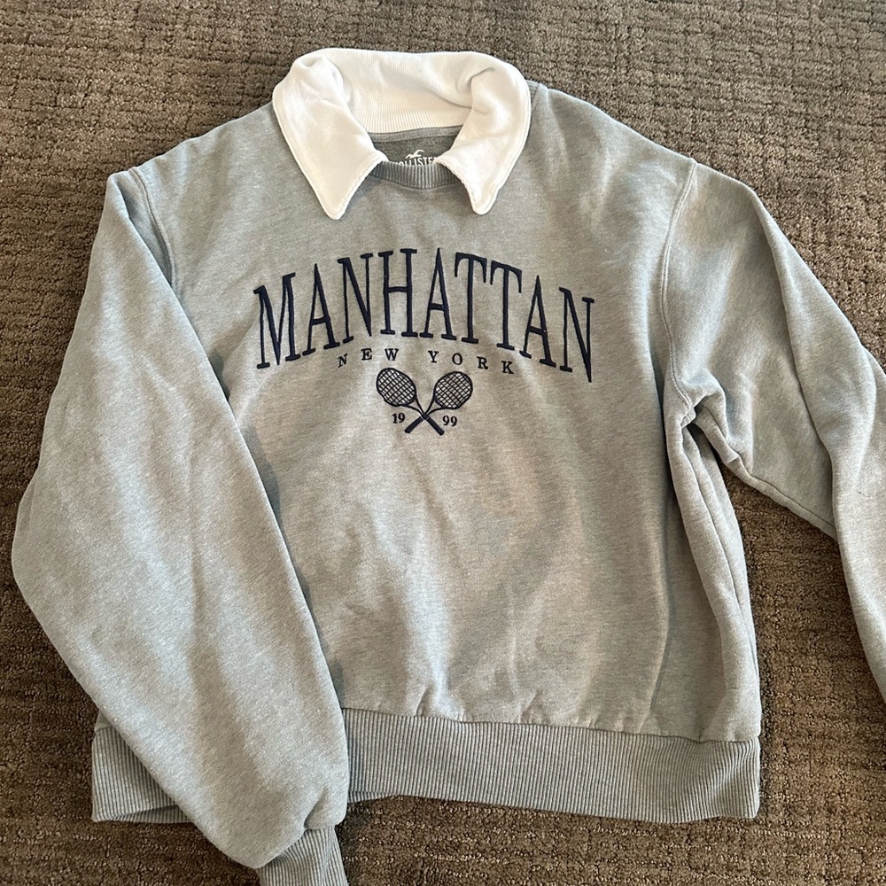 Crew neck with built in collar
